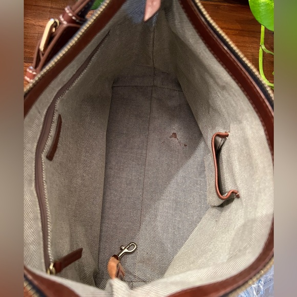 Dooney & Bourke | Mary Hobo Shoulder Bag - Picture 8 of 8